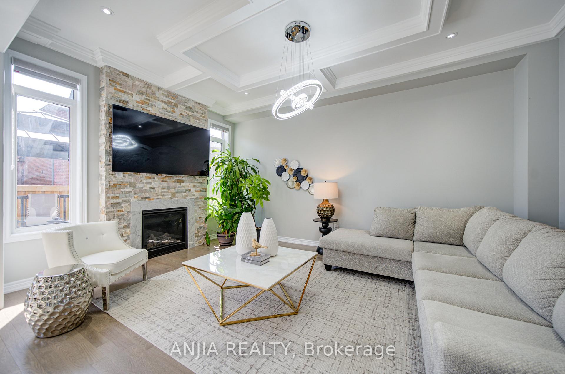 Photo 15 of 63 Suttonrail Way, Whitchurch-Stouffville, Stouffville — HOMEH