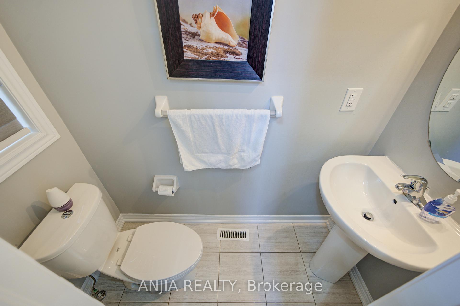 Photo 18 of 63 Suttonrail Way, Whitchurch-Stouffville, Stouffville — HOMEH
