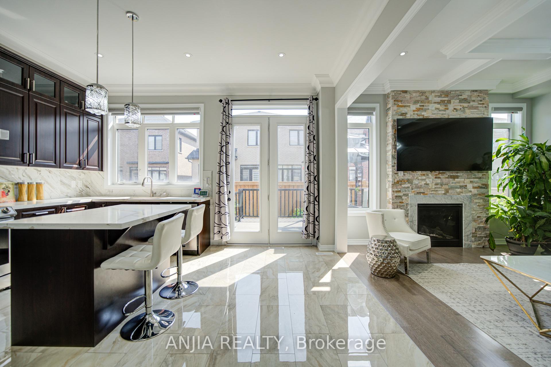 Photo 19 of 63 Suttonrail Way, Whitchurch-Stouffville, Stouffville — HOMEH