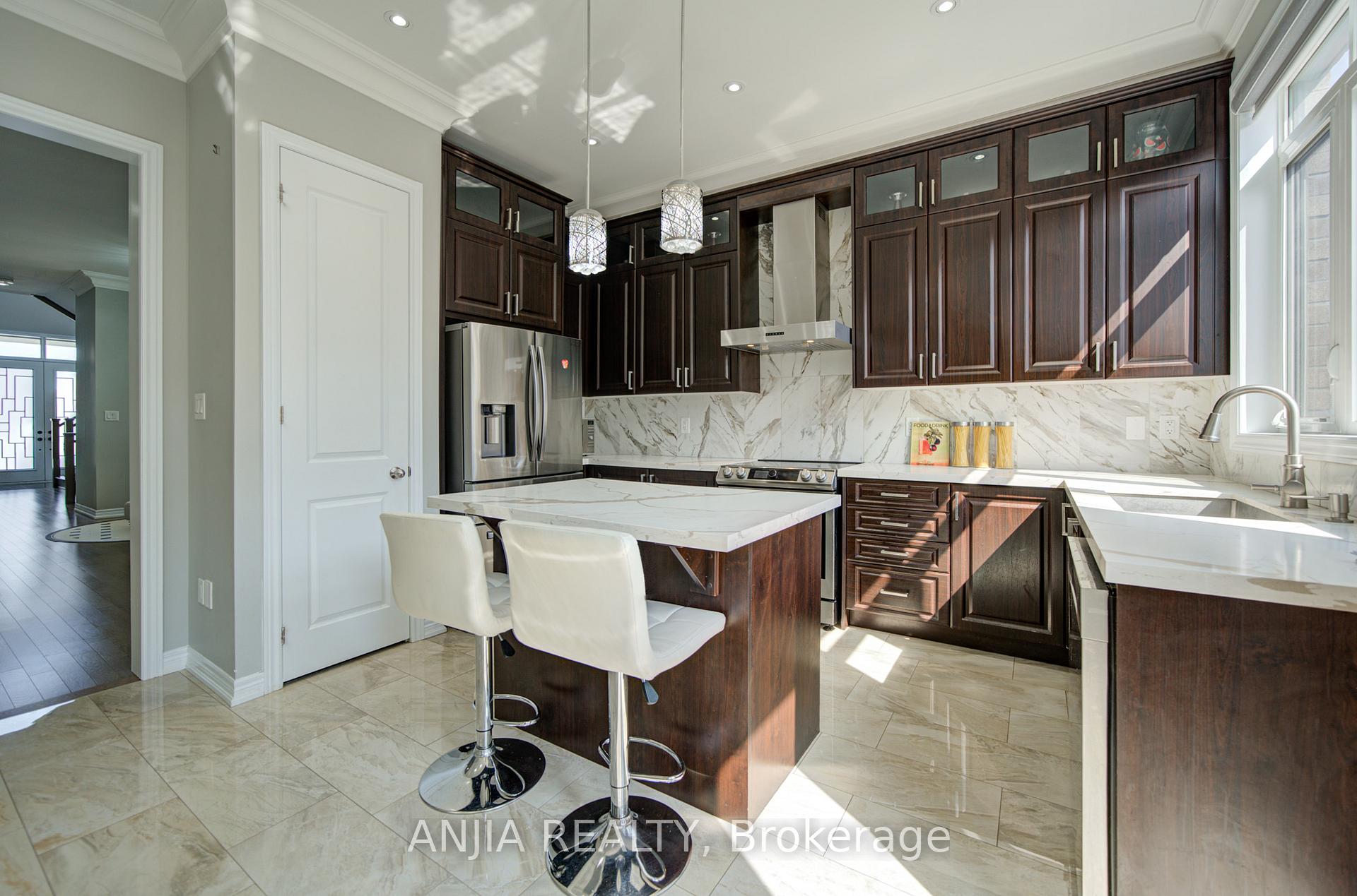 Photo 21 of 63 Suttonrail Way, Whitchurch-Stouffville, Stouffville — HOMEH