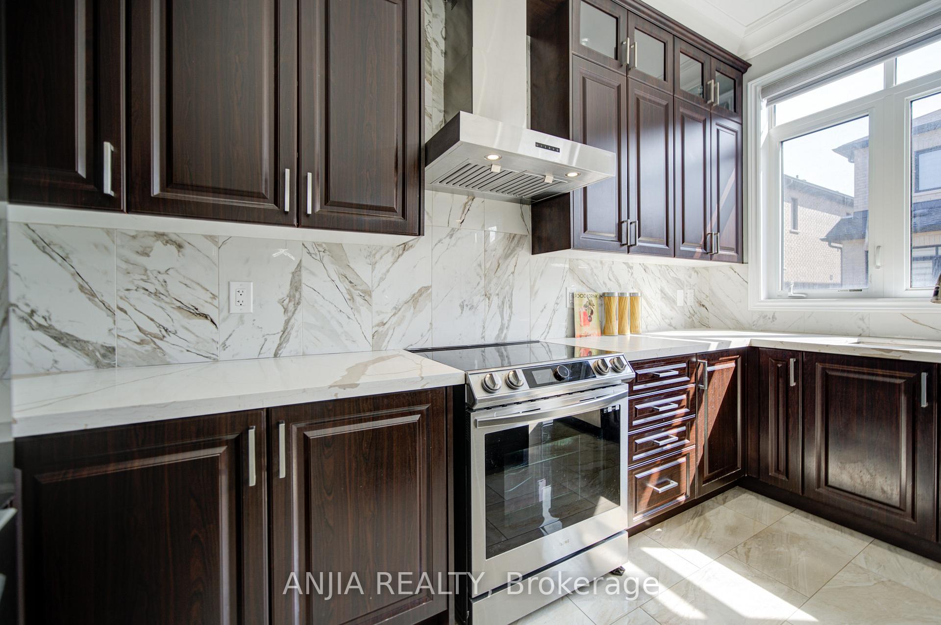 Photo 22 of 63 Suttonrail Way, Whitchurch-Stouffville, Stouffville — HOMEH
