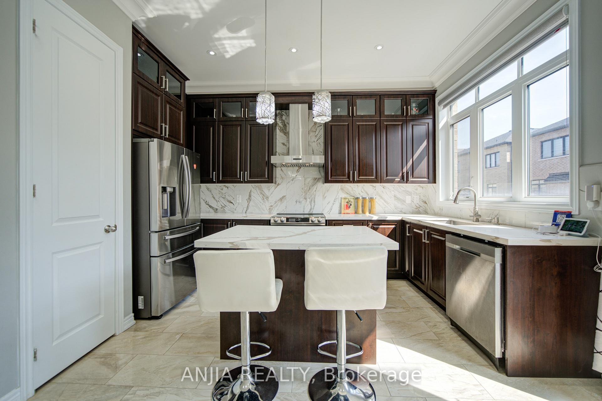 Photo 24 of 63 Suttonrail Way, Whitchurch-Stouffville, Stouffville — HOMEH