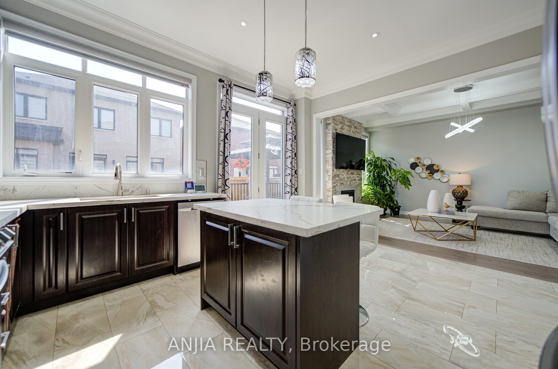 Photo 25 of 63 Suttonrail Way, Whitchurch-Stouffville, Stouffville — HOMEH