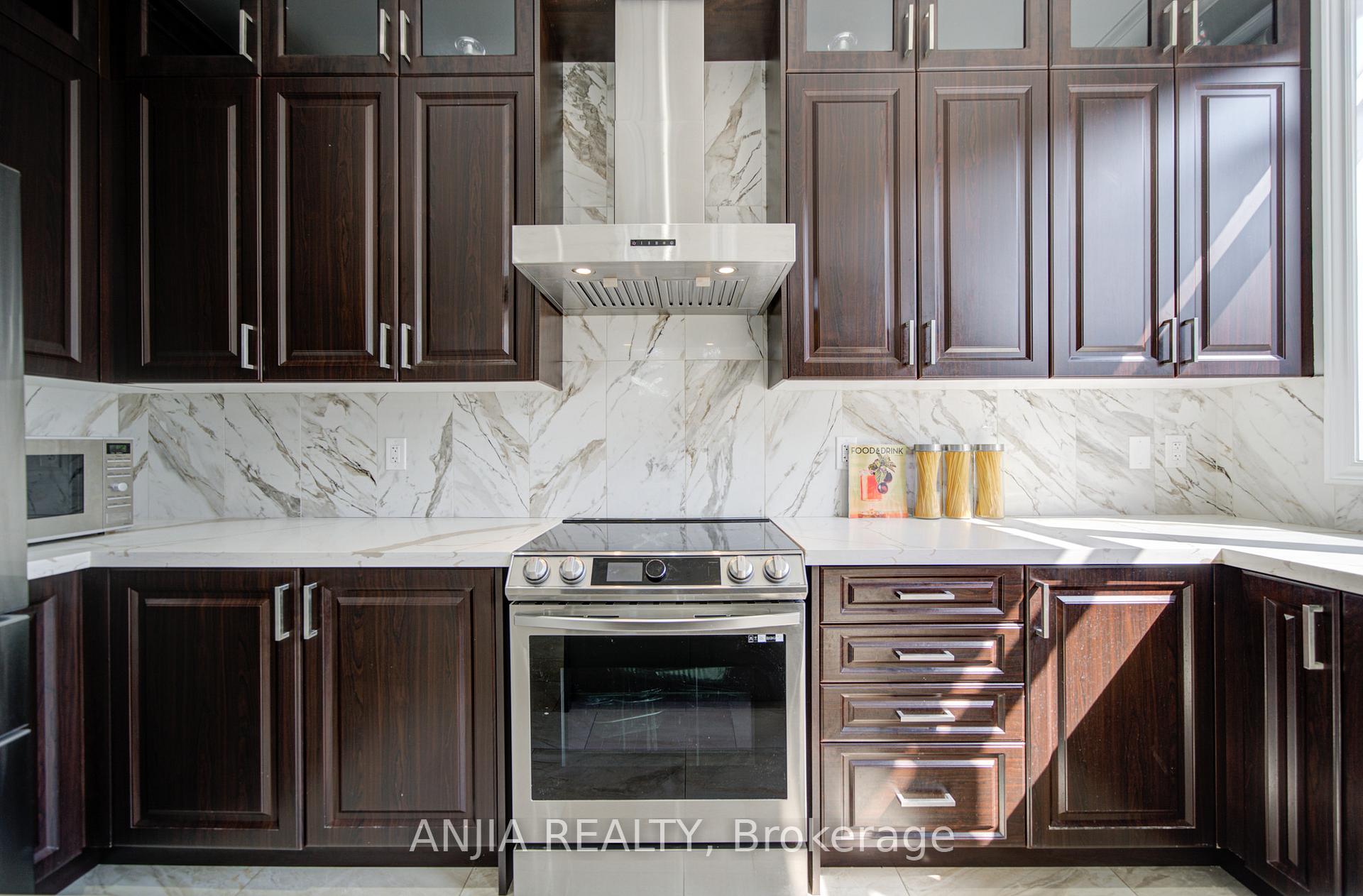 Photo 26 of 63 Suttonrail Way, Whitchurch-Stouffville, Stouffville — HOMEH