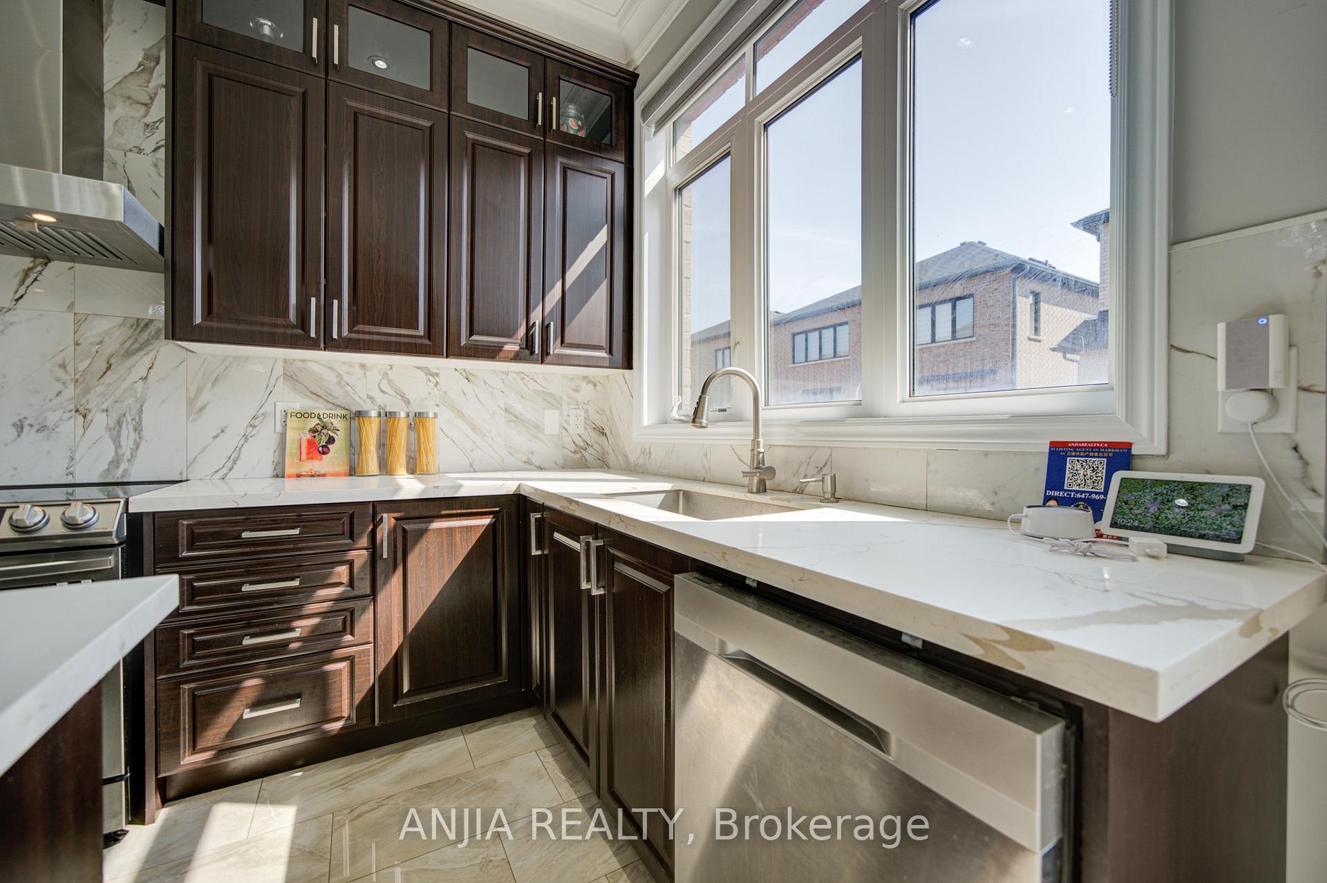 Photo 27 of 63 Suttonrail Way, Whitchurch-Stouffville, Stouffville — HOMEH