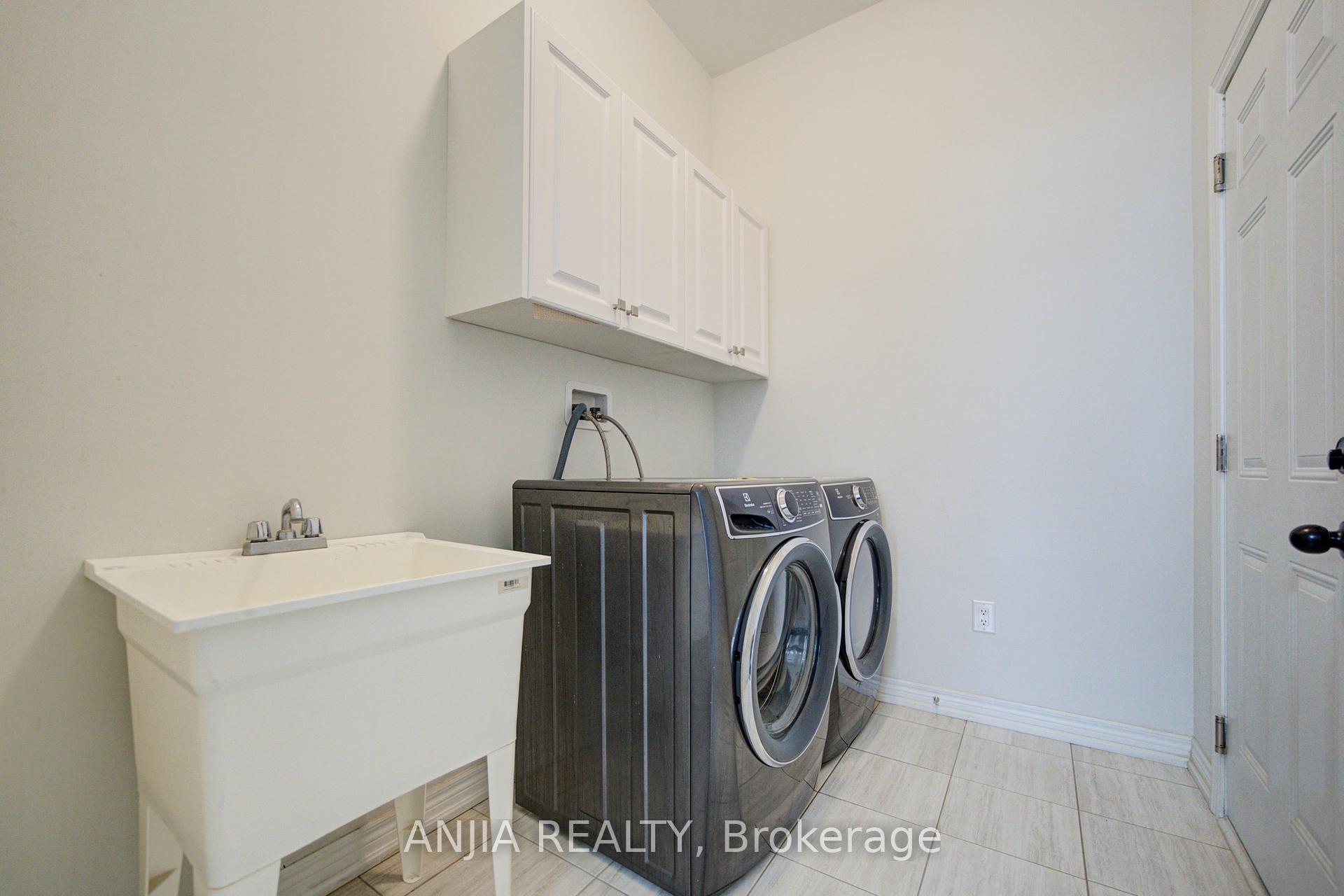 Photo 28 of 63 Suttonrail Way, Whitchurch-Stouffville, Stouffville — HOMEH