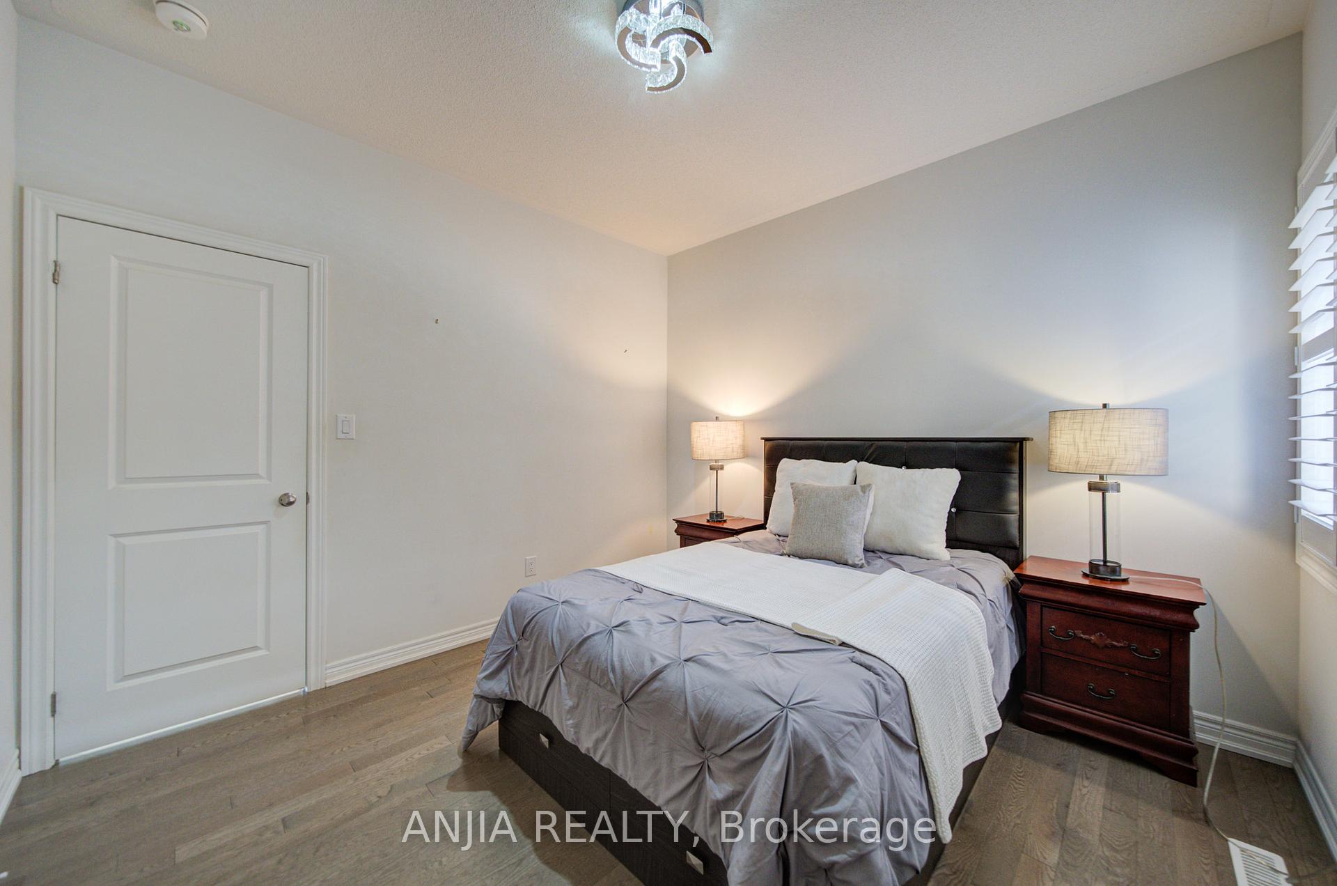 Photo 40 of 63 Suttonrail Way, Whitchurch-Stouffville, Stouffville — HOMEH