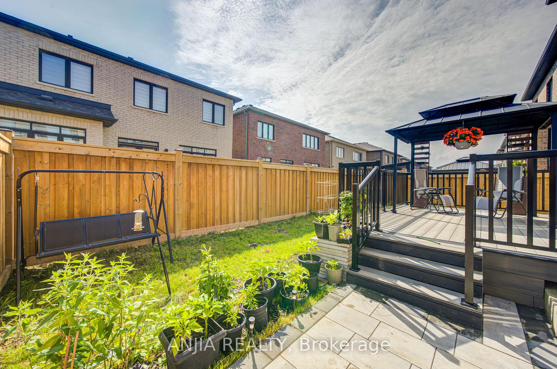 Photo 47 of 63 Suttonrail Way, Whitchurch-Stouffville, Stouffville — HOMEH