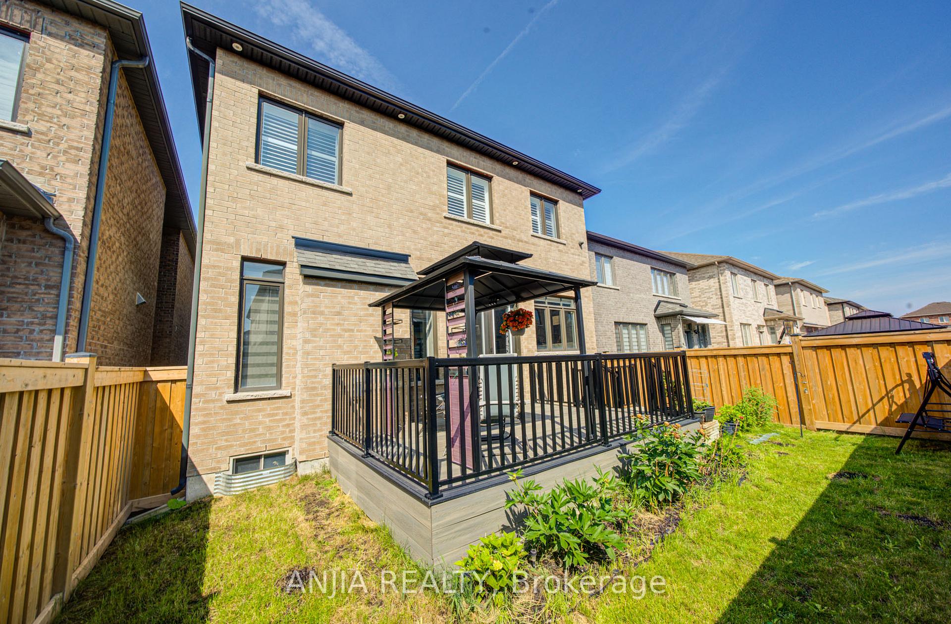 Photo 48 of 63 Suttonrail Way, Whitchurch-Stouffville, Stouffville — HOMEH