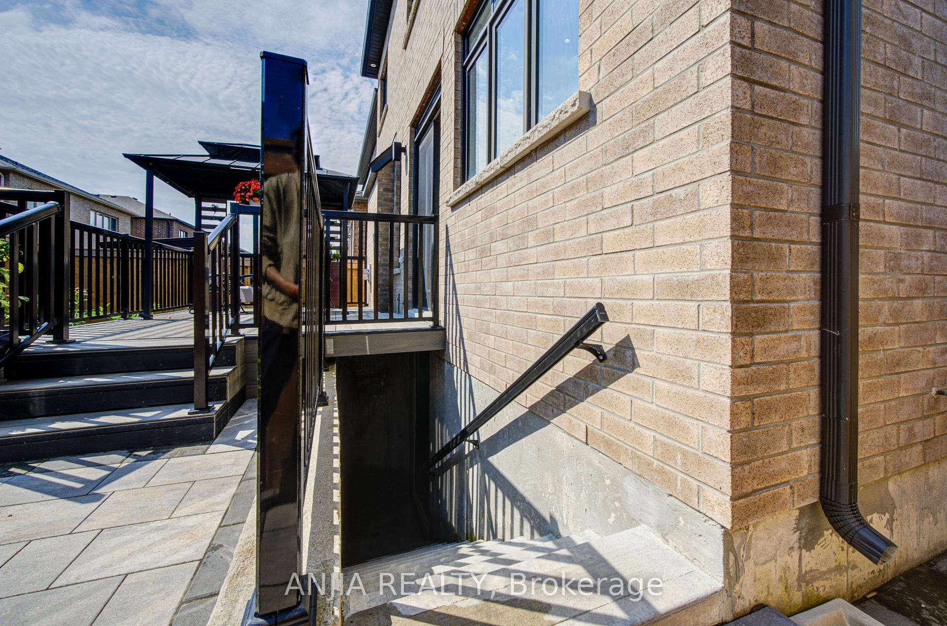 Photo 50 of 63 Suttonrail Way, Whitchurch-Stouffville, Stouffville — HOMEH