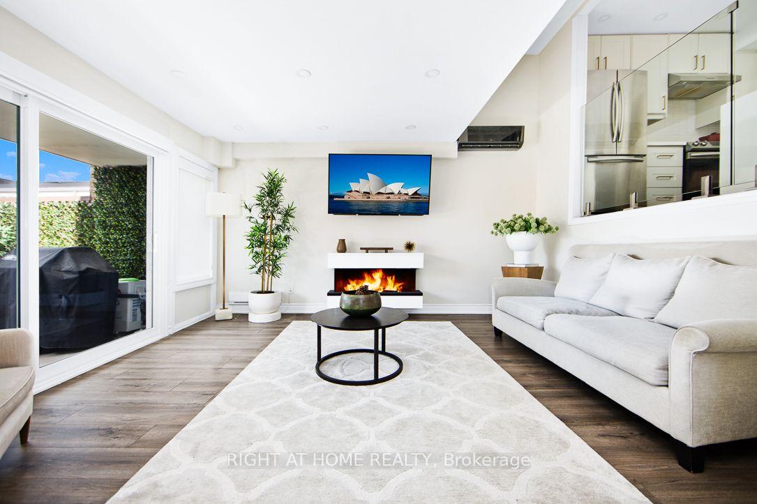 Photo 1 of 269 Milestone Crescent, Aurora, Aurora Village — HOMEH