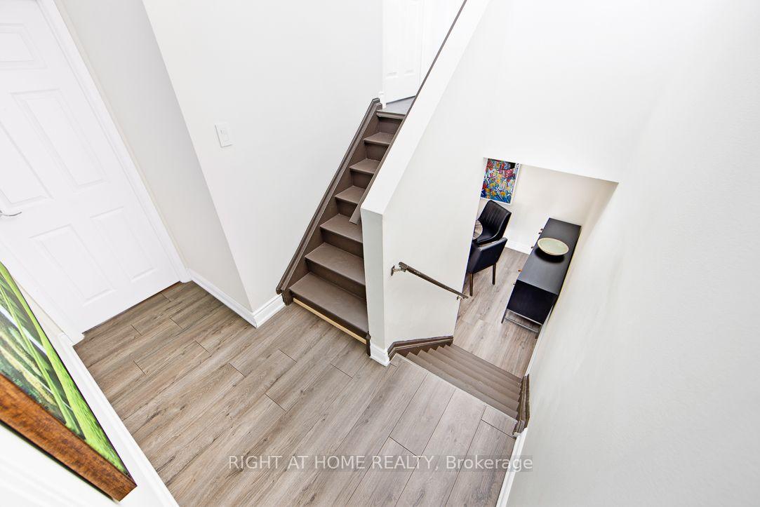 Photo 11 of 269 Milestone Crescent, Aurora, Aurora Village — HOMEH