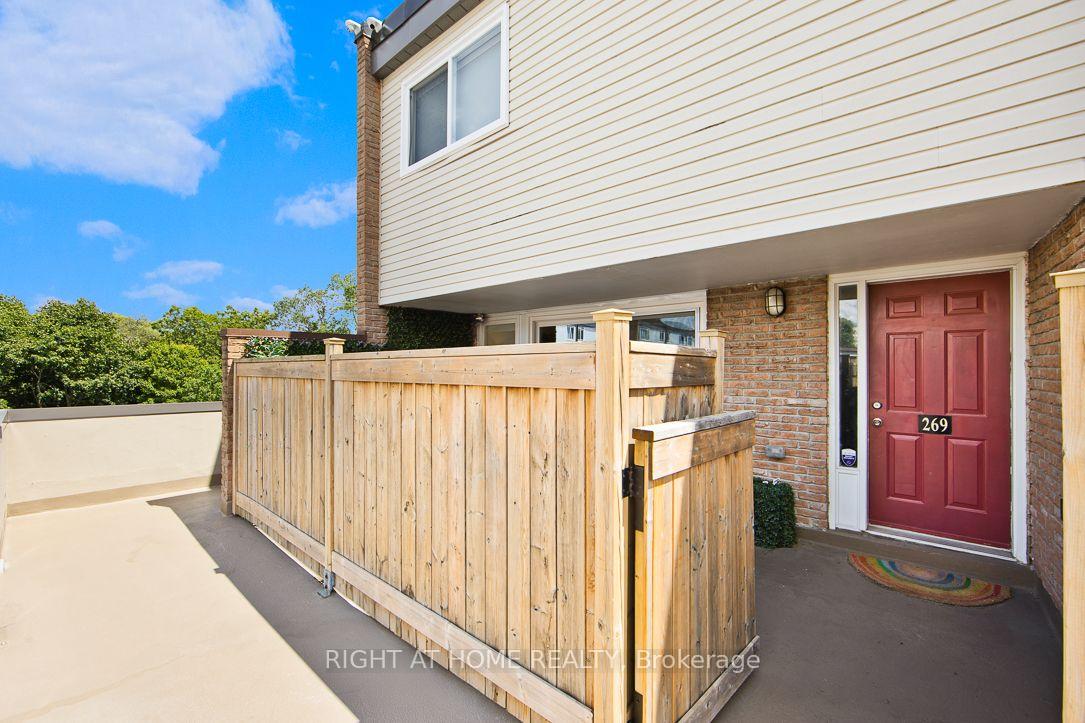 Photo 23 of 269 Milestone Crescent, Aurora, Aurora Village — HOMEH