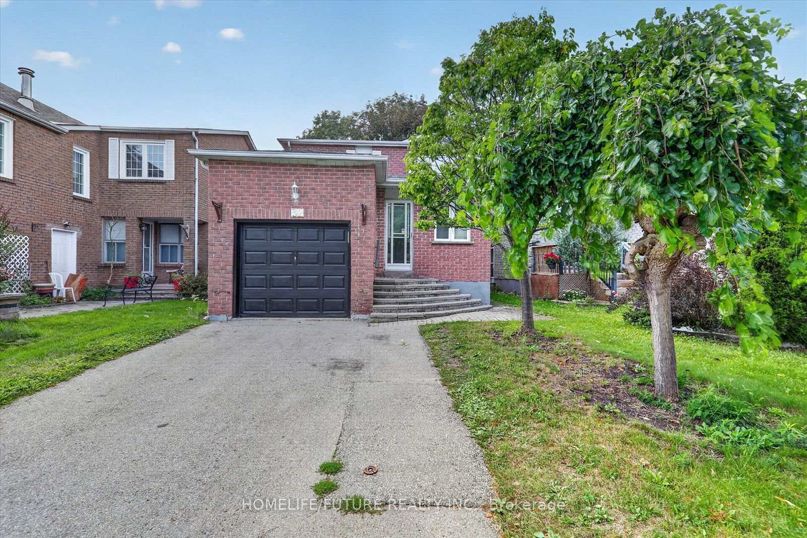 Photo 2 of 32 Marshall Crescent, Ajax, Central West — HOMEH