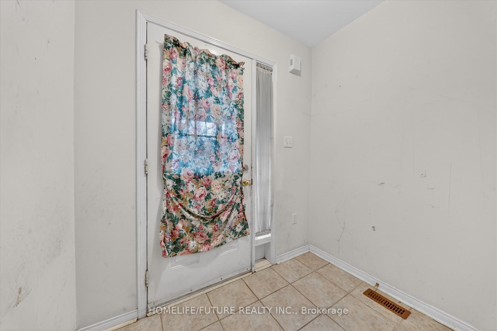 Photo 5 of Unit 17, 435 Middlefield Road, Scarborough, Agincourt North — HOMEH