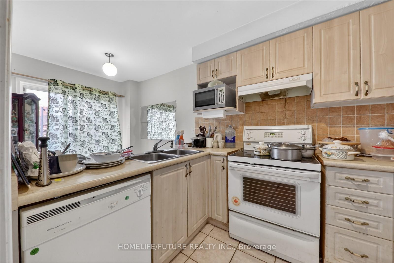 Photo 15 of Unit 17, 435 Middlefield Road, Scarborough, Agincourt North — HOMEH