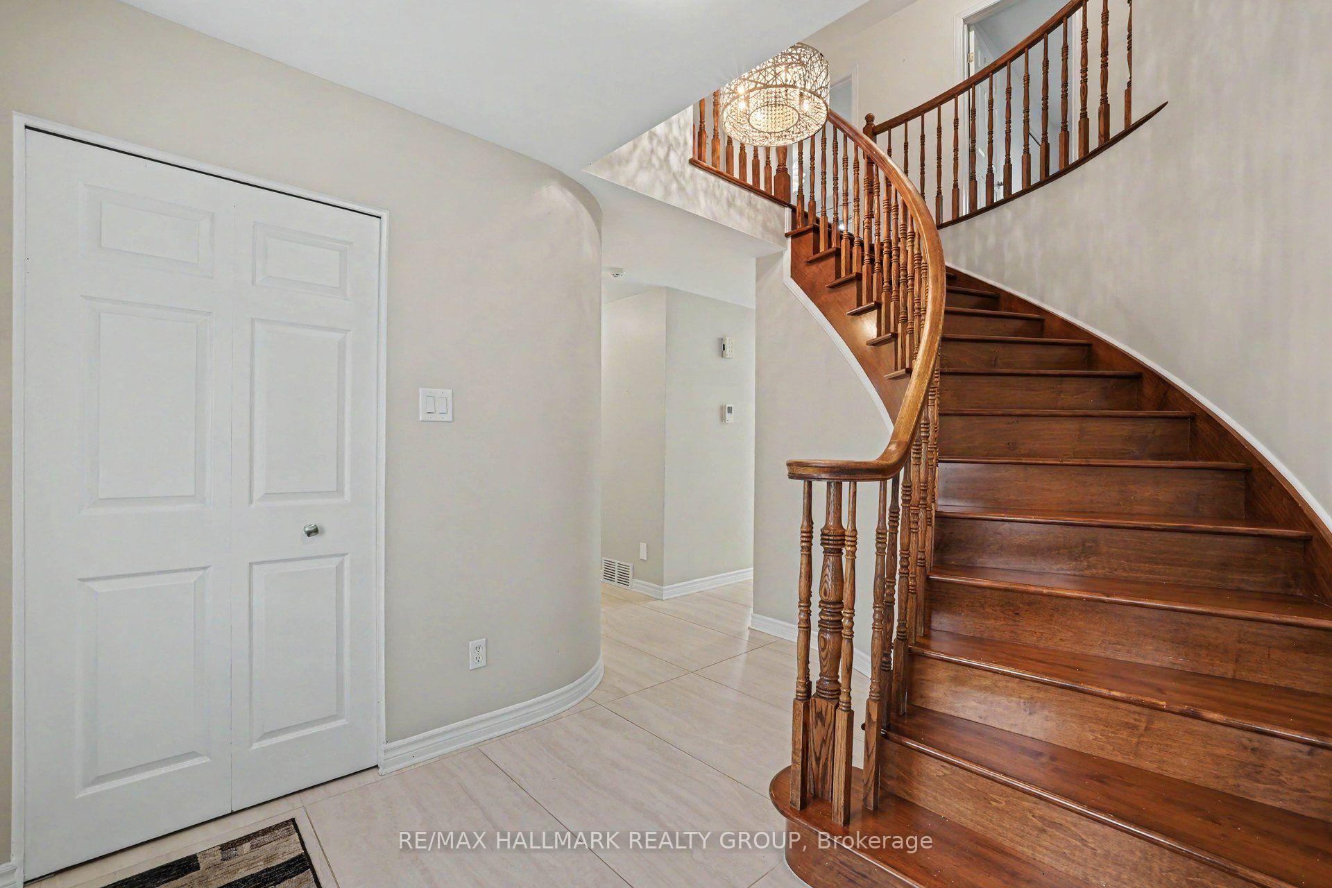 Photo 10 of 66 Bateman Drive, Ottawa, Manordale — HOMEH