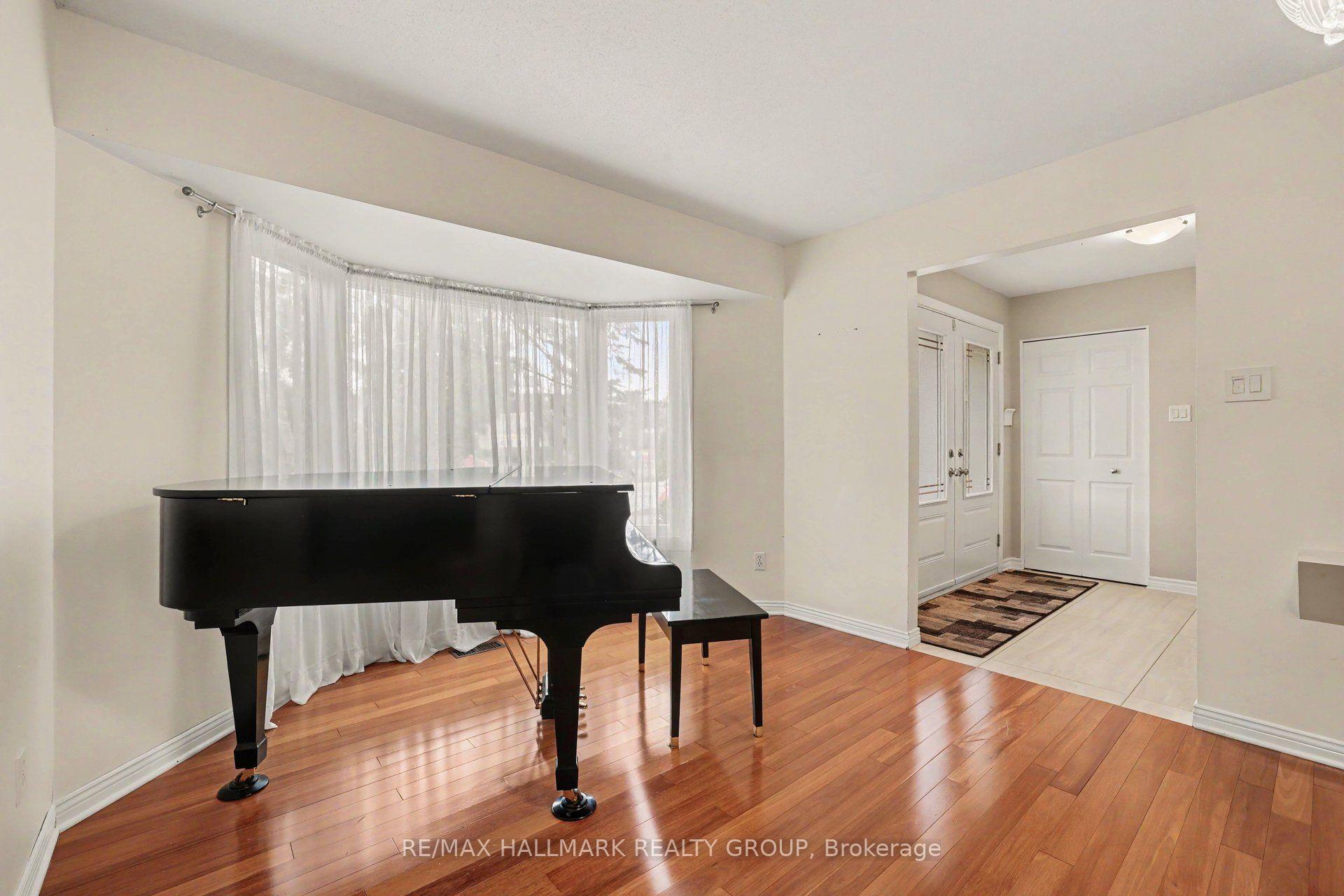 Photo 16 of 66 Bateman Drive, Ottawa, Manordale — HOMEH