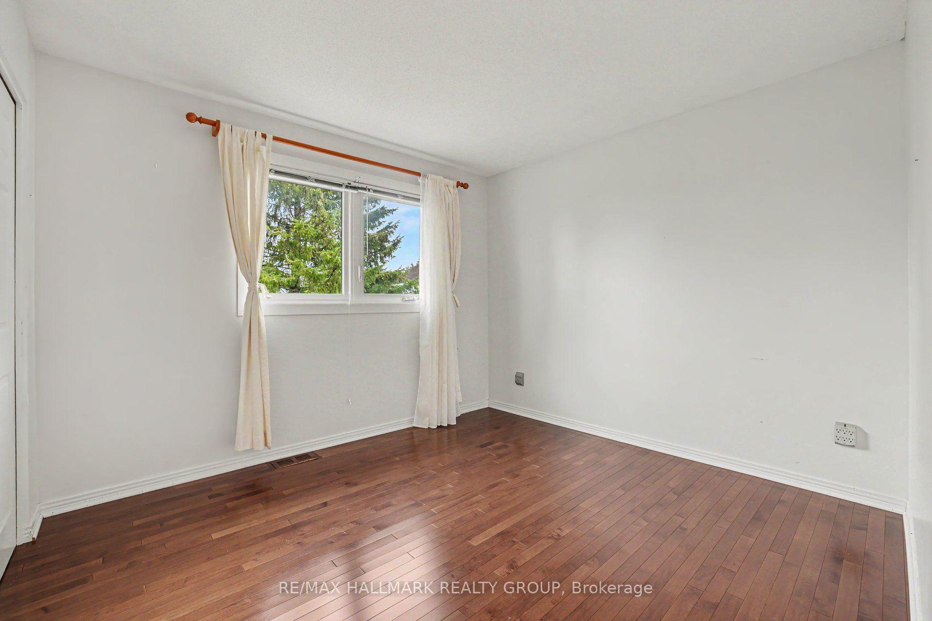 Photo 31 of 66 Bateman Drive, Ottawa, Manordale — HOMEH