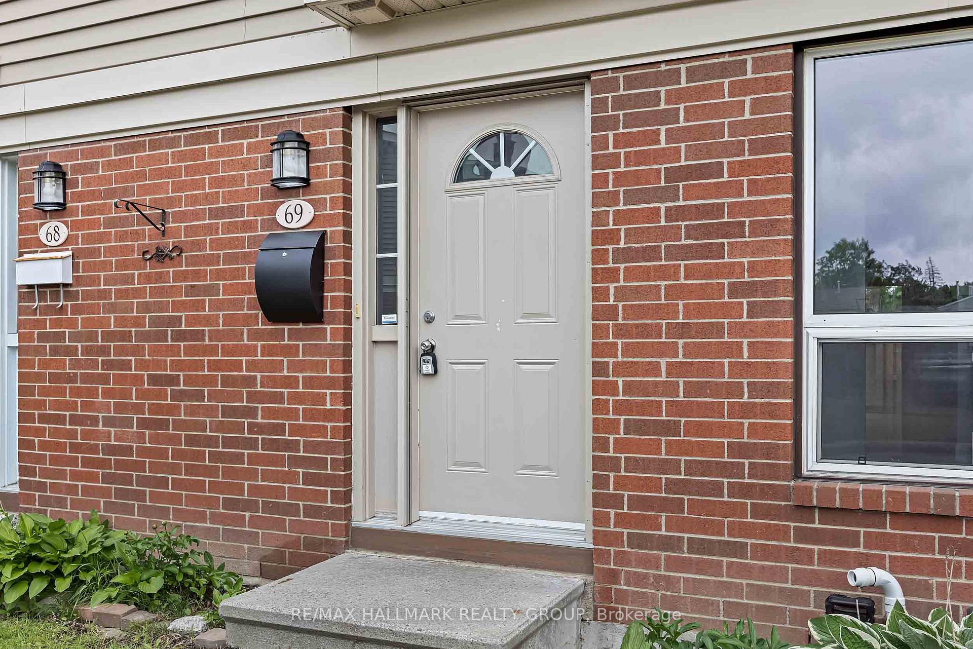 Photo 3 of Unit 69, 820 Cahill Drive W, Ottawa, Hunt Club — HOMEH