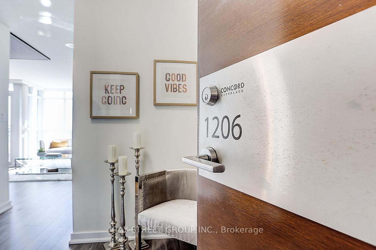 Photo 3 of Unit 1206, 15 Iceboat Terrace, Toronto, Waterfront Communities — HOMEH