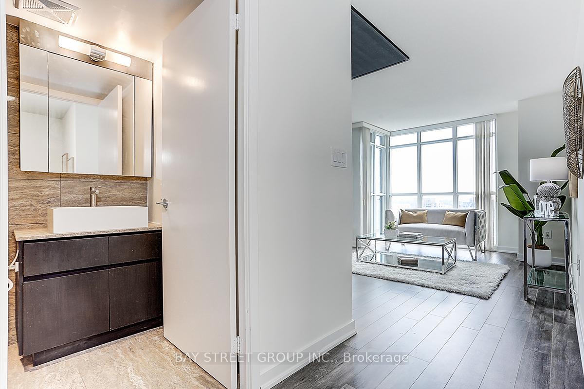 Photo 5 of Unit 1206, 15 Iceboat Terrace, Toronto, Waterfront Communities — HOMEH