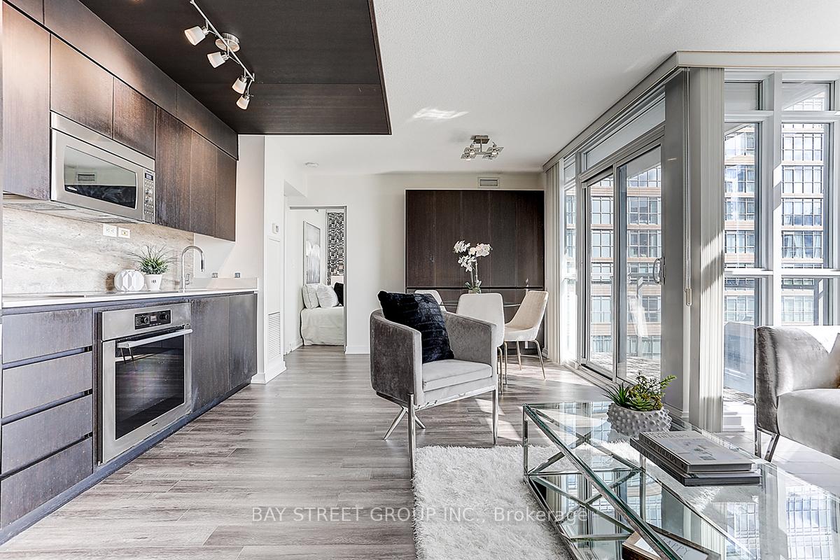 Photo 9 of Unit 1206, 15 Iceboat Terrace, Toronto, Waterfront Communities — HOMEH
