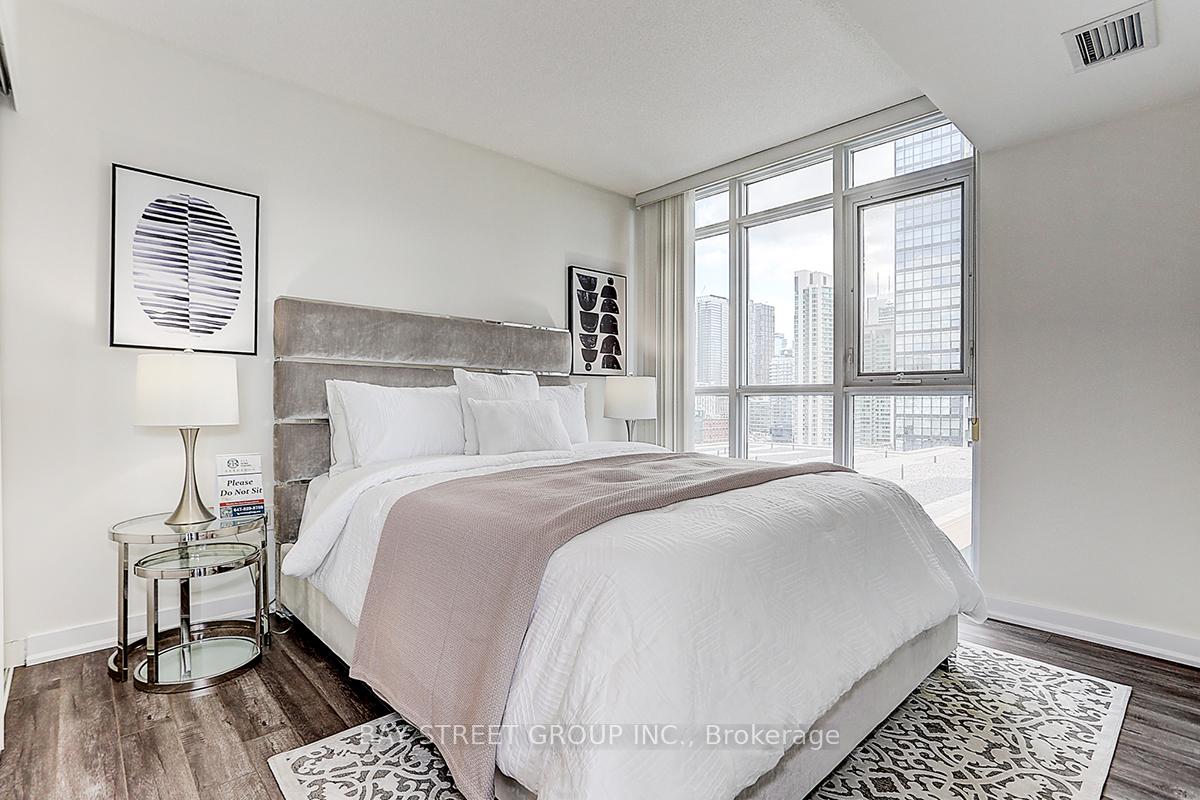 Photo 14 of Unit 1206, 15 Iceboat Terrace, Toronto, Waterfront Communities — HOMEH