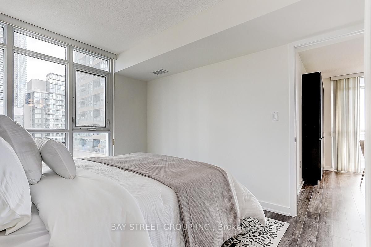 Photo 16 of Unit 1206, 15 Iceboat Terrace, Toronto, Waterfront Communities — HOMEH
