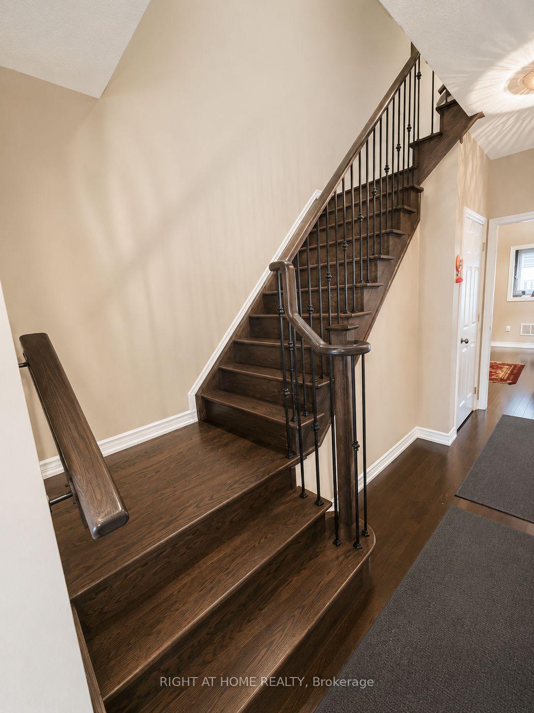 Photo 5 of 60 Zachary Place N, Vaughan, Vellore Village — HOMEH