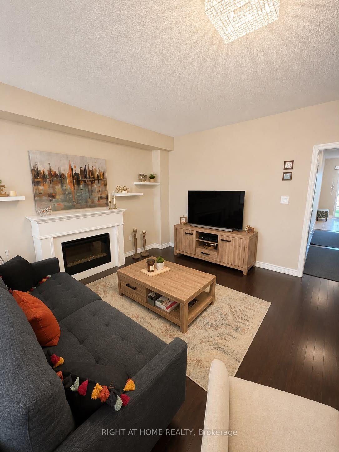 Photo 8 of 60 Zachary Place N, Vaughan, Vellore Village — HOMEH