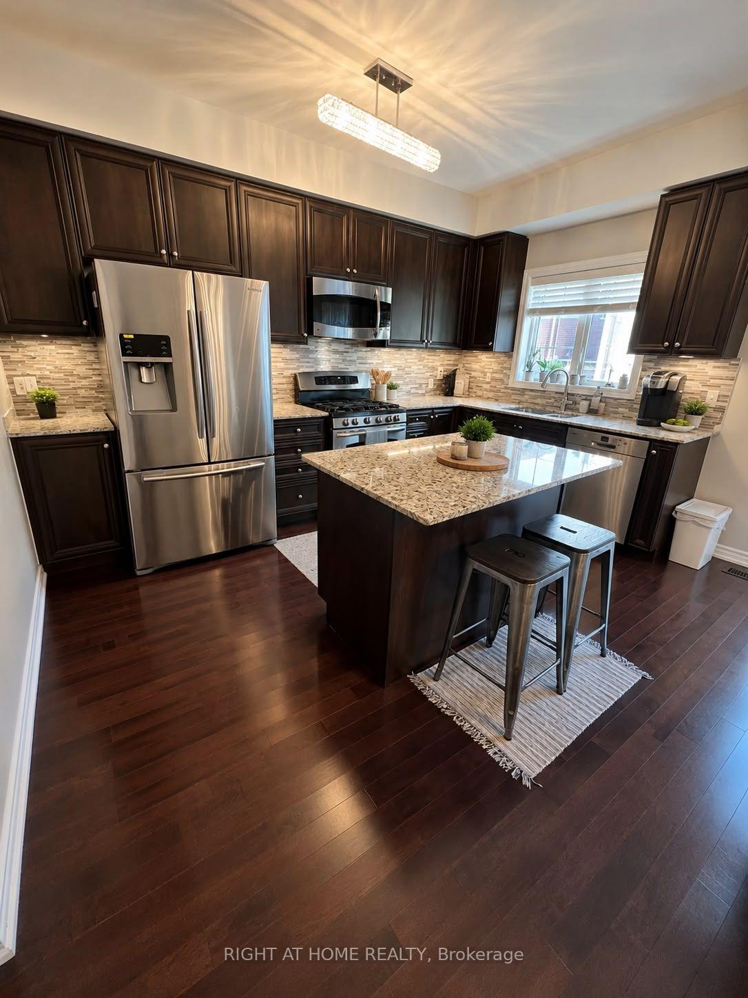 Photo 10 of 60 Zachary Place N, Vaughan, Vellore Village — HOMEH