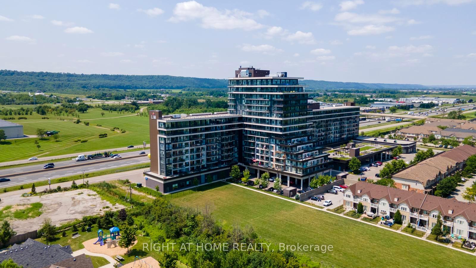 Photo of Unit 319, 550 North Service Road