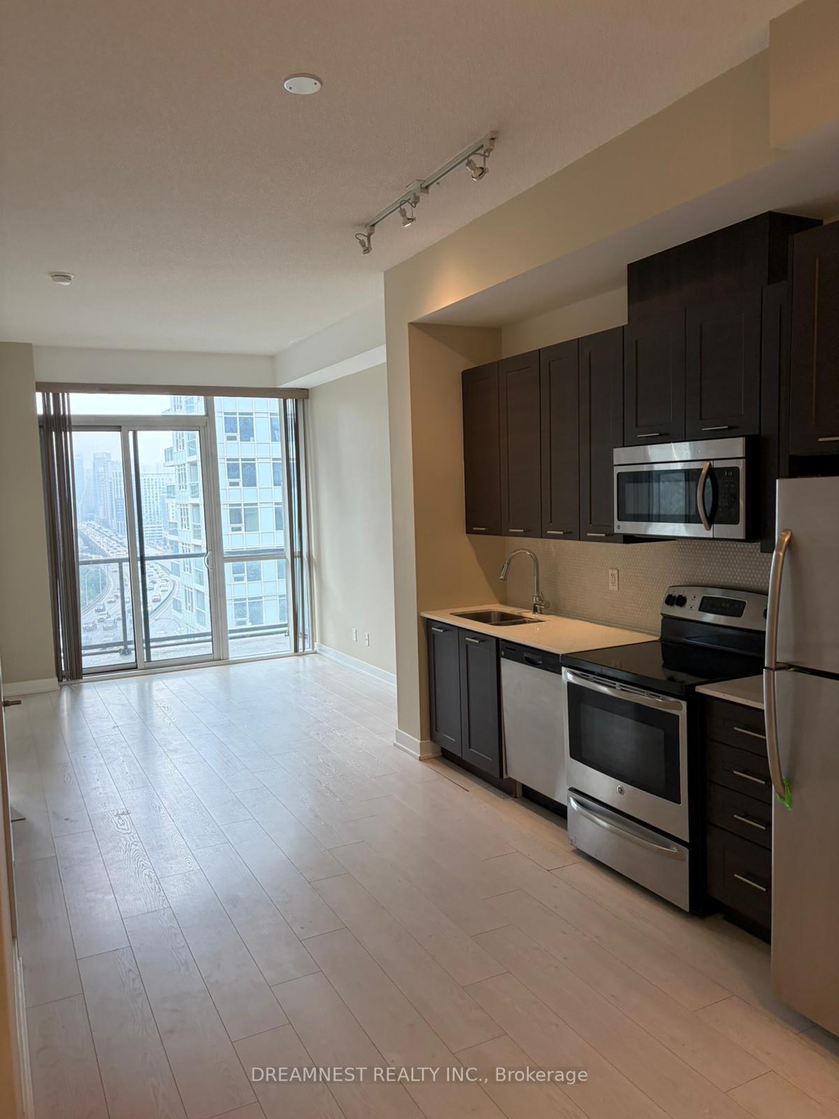 Photo 2 of Unit 1507, 20 Bruyeres Mews, Toronto, Niagara — HOMEH