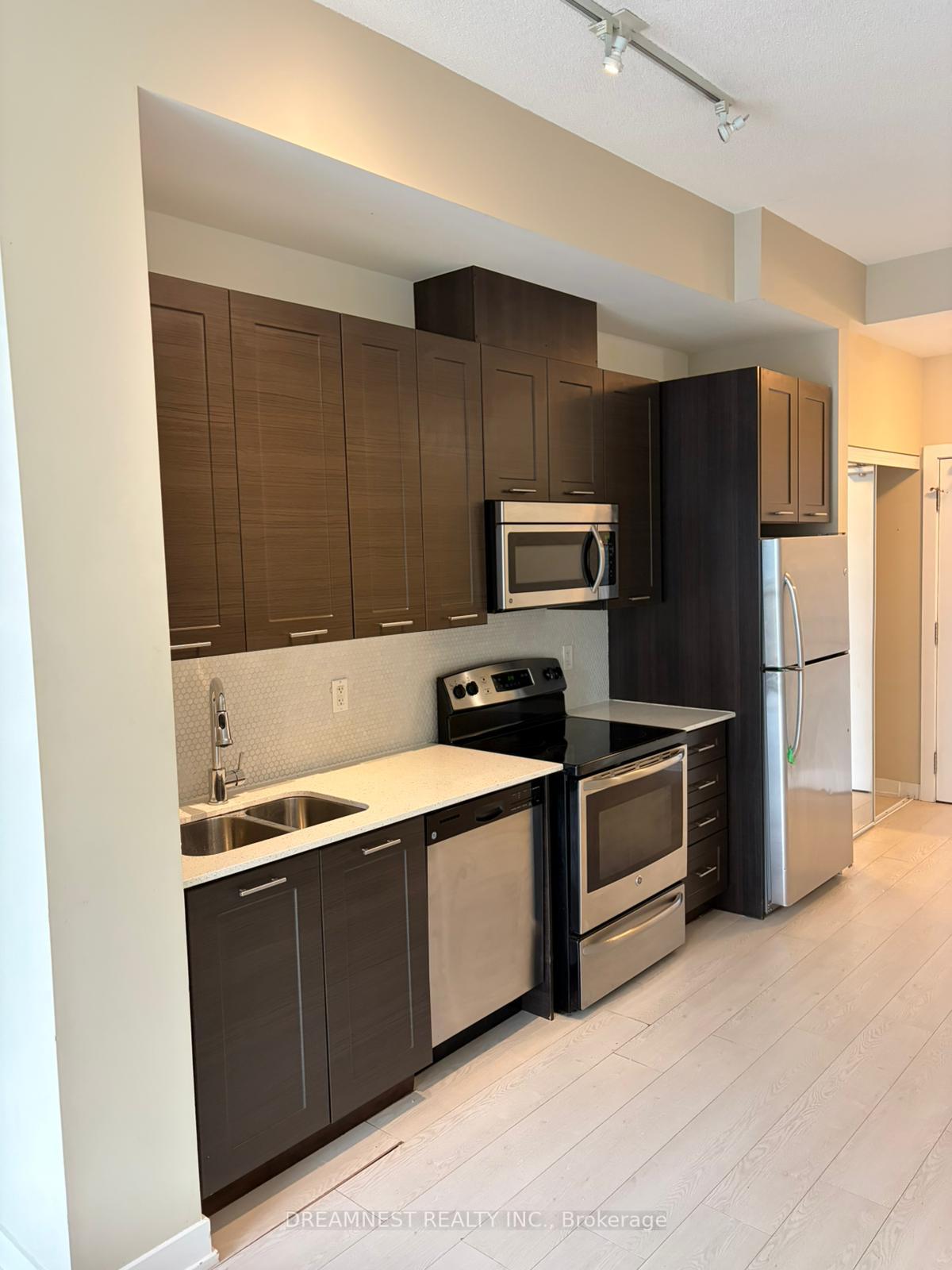 Photo 7 of Unit 1507, 20 Bruyeres Mews, Toronto, Niagara — HOMEH