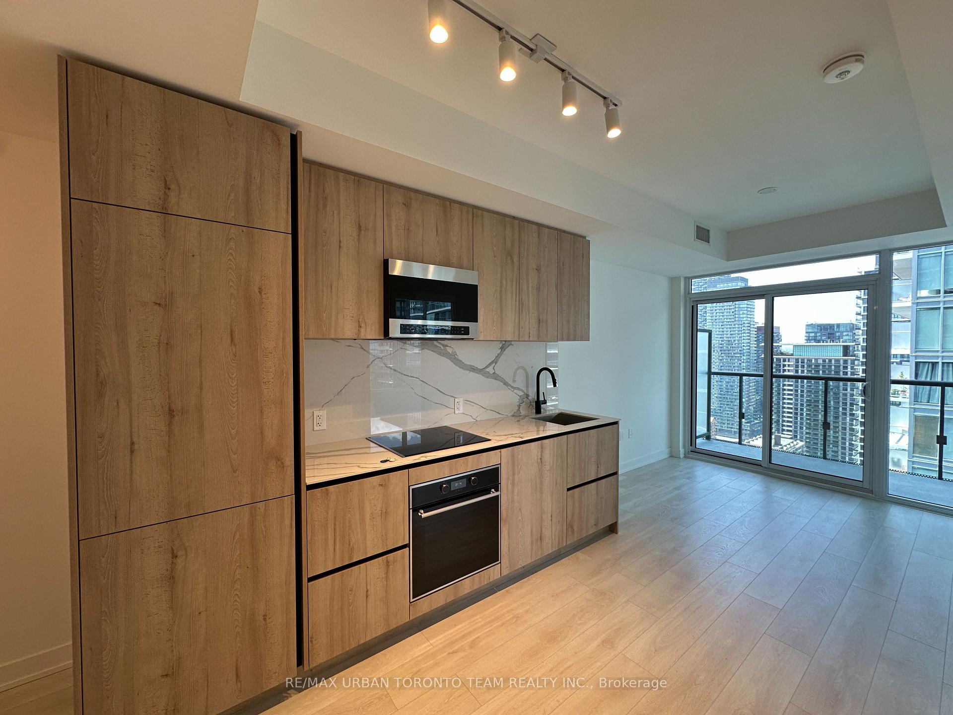 Photo 2 of Unit 3305, 127 Broadway Avenue, Toronto, Mount Pleasant West — HOMEH
