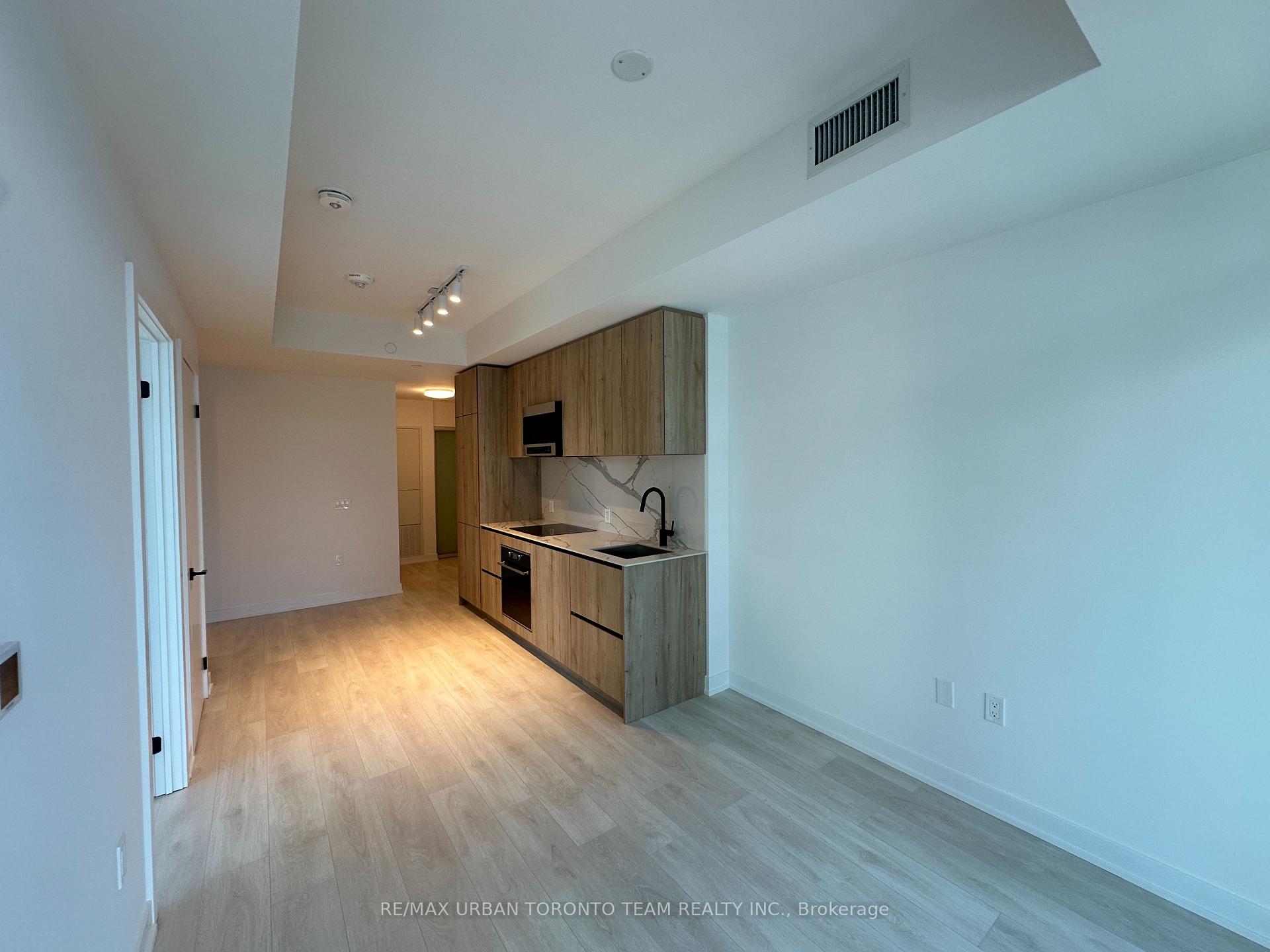 Photo 4 of Unit 3305, 127 Broadway Avenue, Toronto, Mount Pleasant West — HOMEH