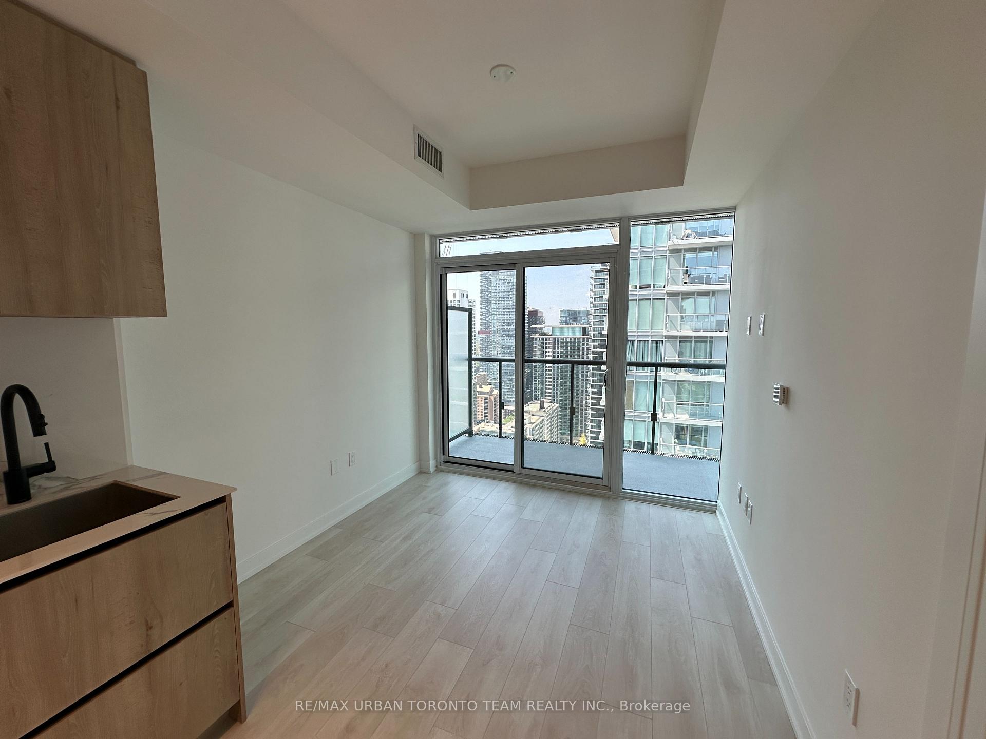 Photo 5 of Unit 3305, 127 Broadway Avenue, Toronto, Mount Pleasant West — HOMEH