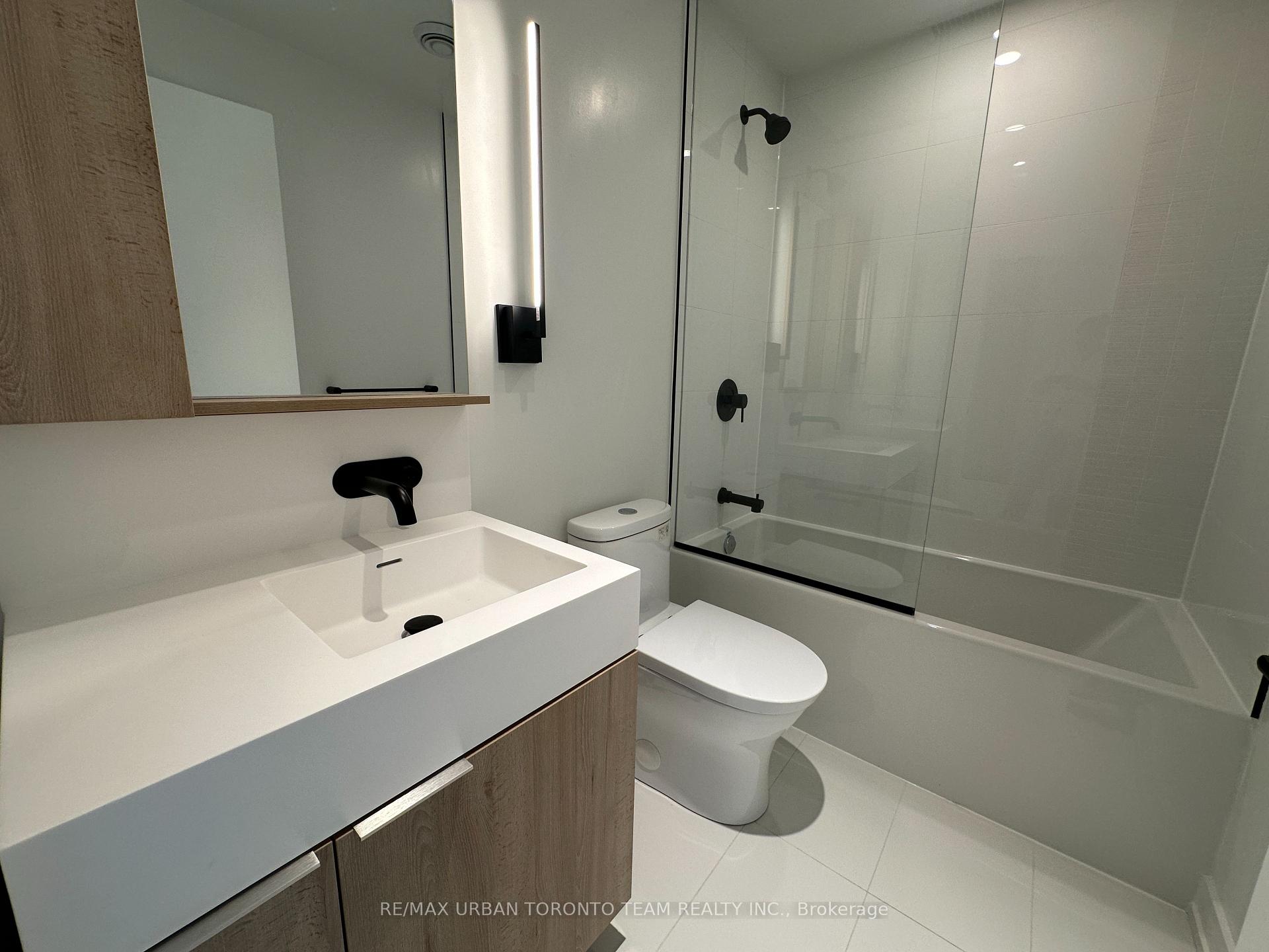 Photo 8 of Unit 3305, 127 Broadway Avenue, Toronto, Mount Pleasant West — HOMEH