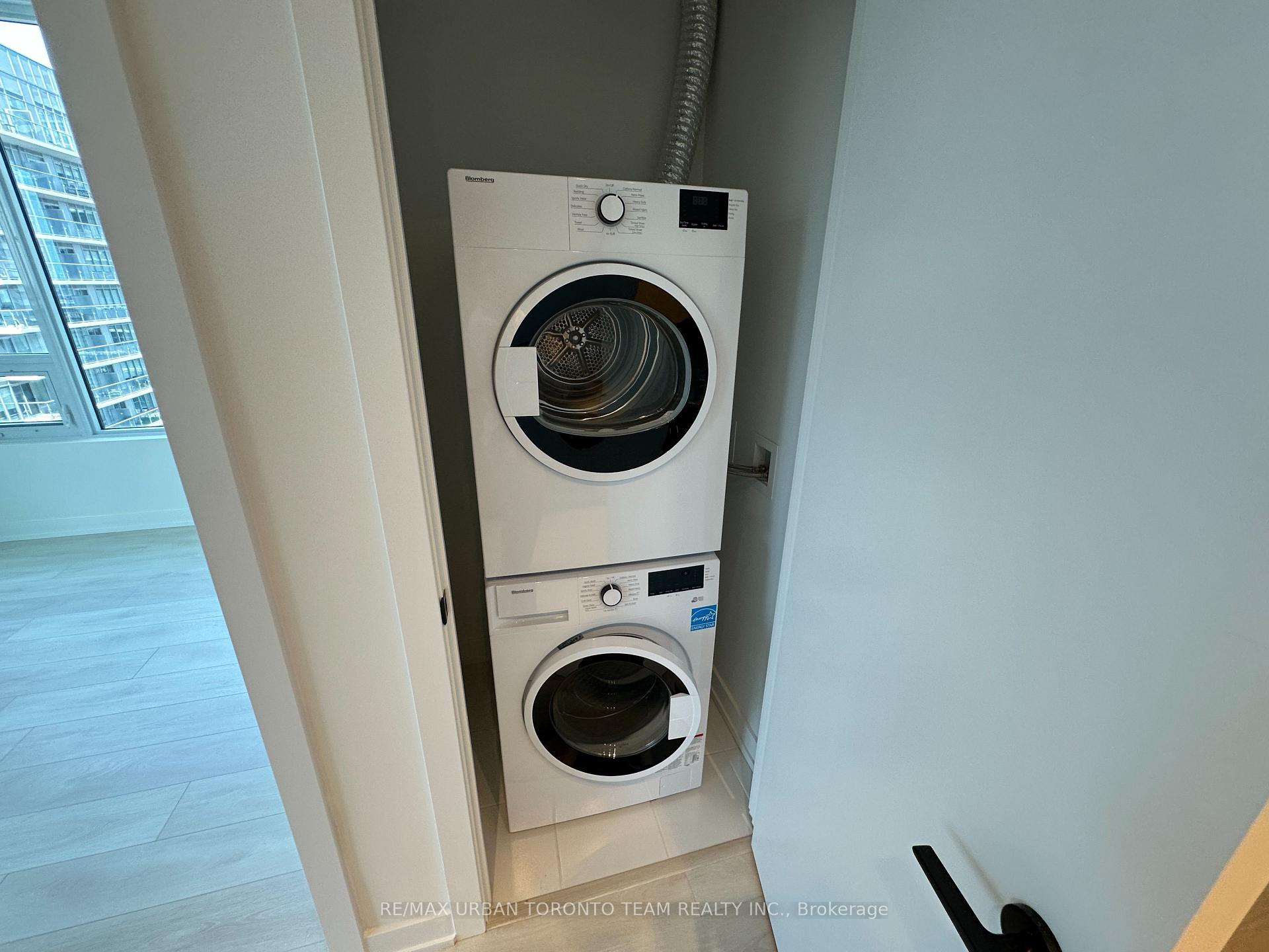 Photo 9 of Unit 3305, 127 Broadway Avenue, Toronto, Mount Pleasant West — HOMEH