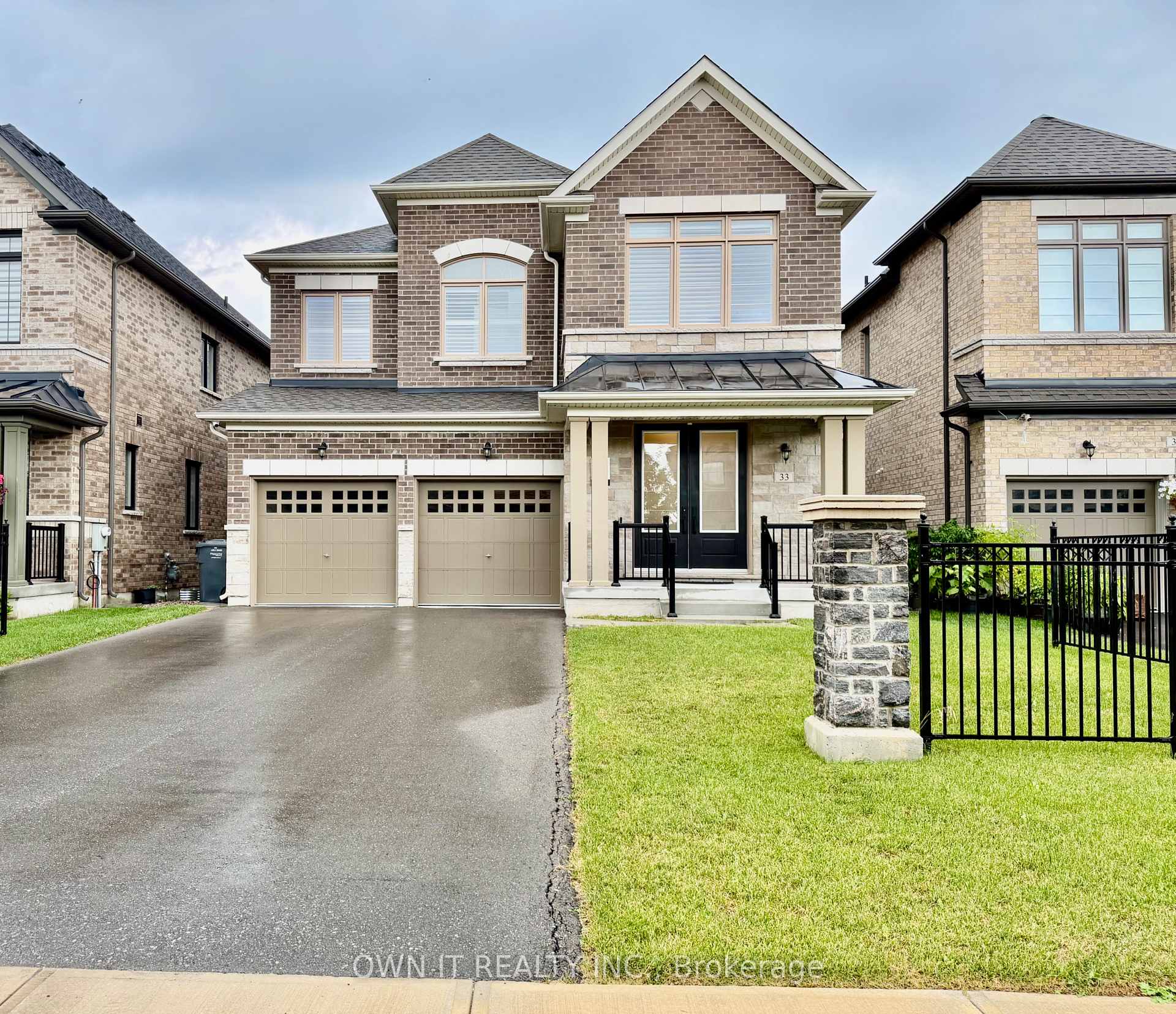 Photo 1 of 33 Lost Canyon Way, Brampton, Credit Valley — HOMEH