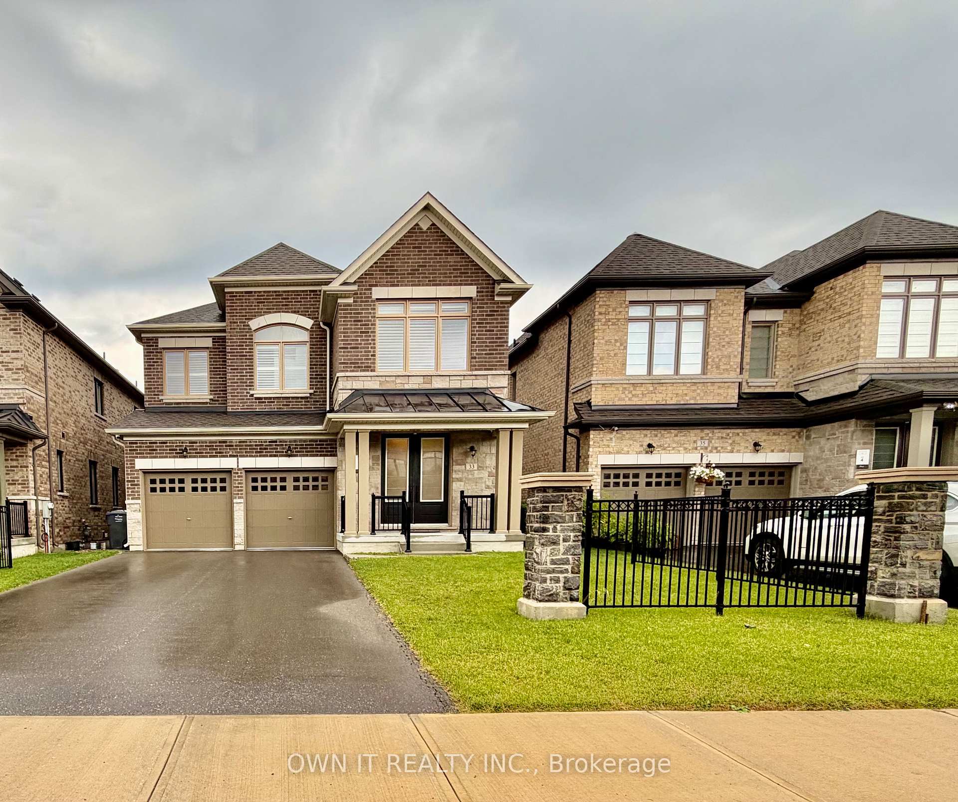 Photo 2 of 33 Lost Canyon Way, Brampton, Credit Valley — HOMEH
