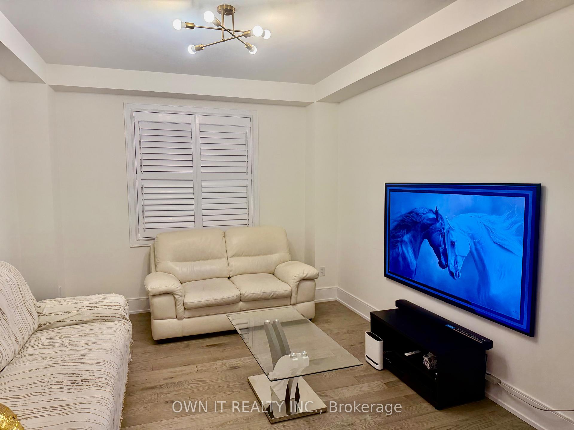 Photo 13 of 33 Lost Canyon Way, Brampton, Credit Valley — HOMEH