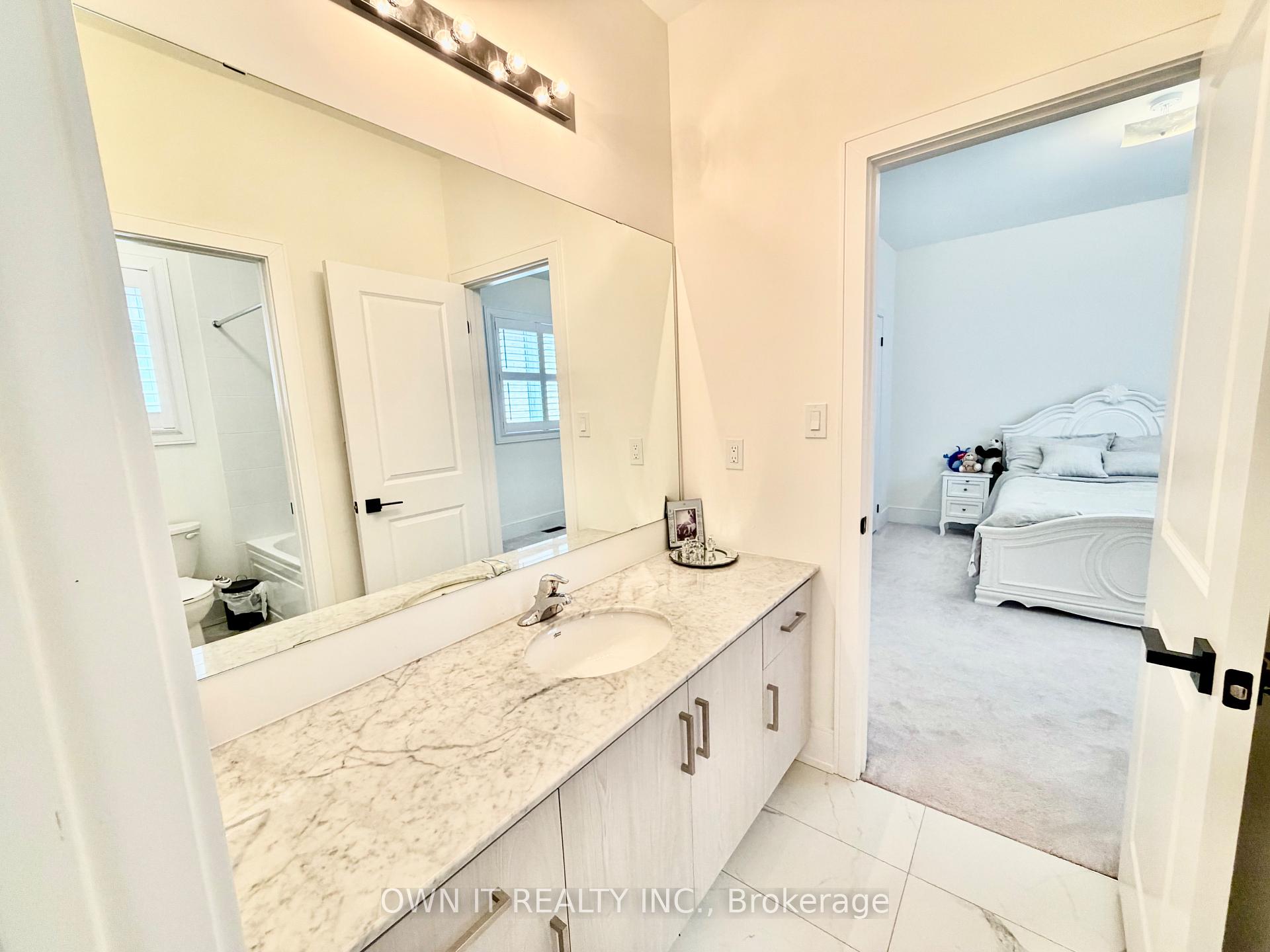 Photo 35 of 33 Lost Canyon Way, Brampton, Credit Valley — HOMEH