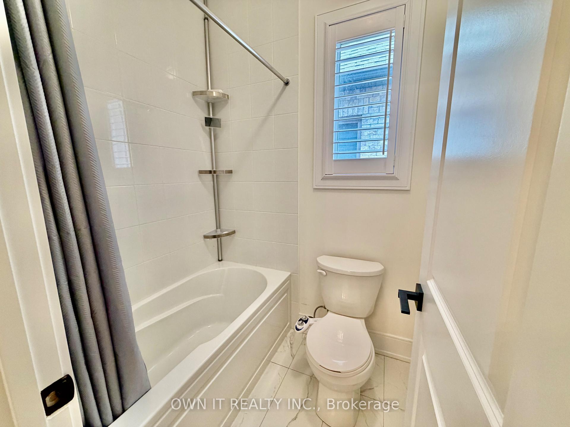 Photo 36 of 33 Lost Canyon Way, Brampton, Credit Valley — HOMEH