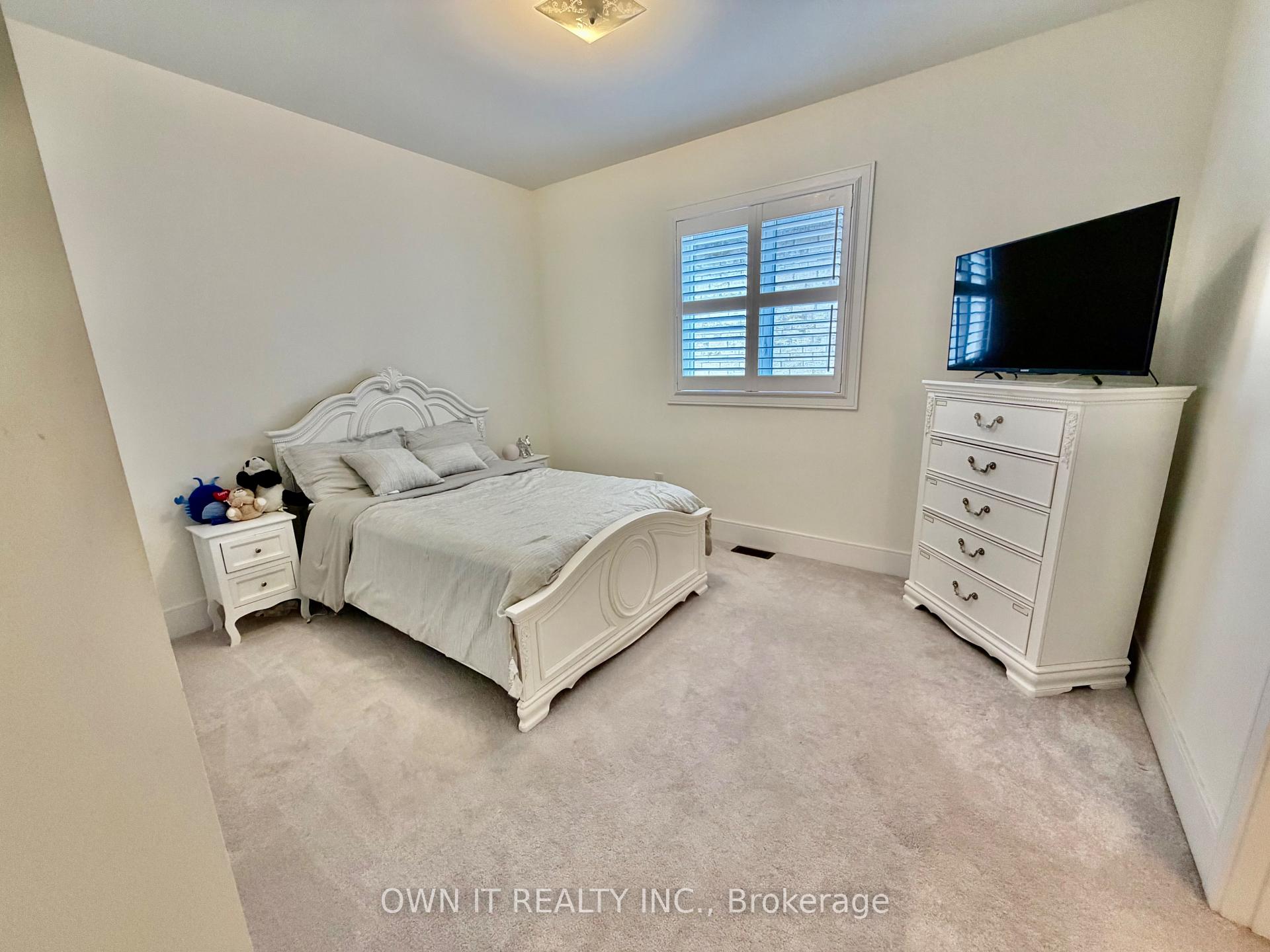 Photo 38 of 33 Lost Canyon Way, Brampton, Credit Valley — HOMEH
