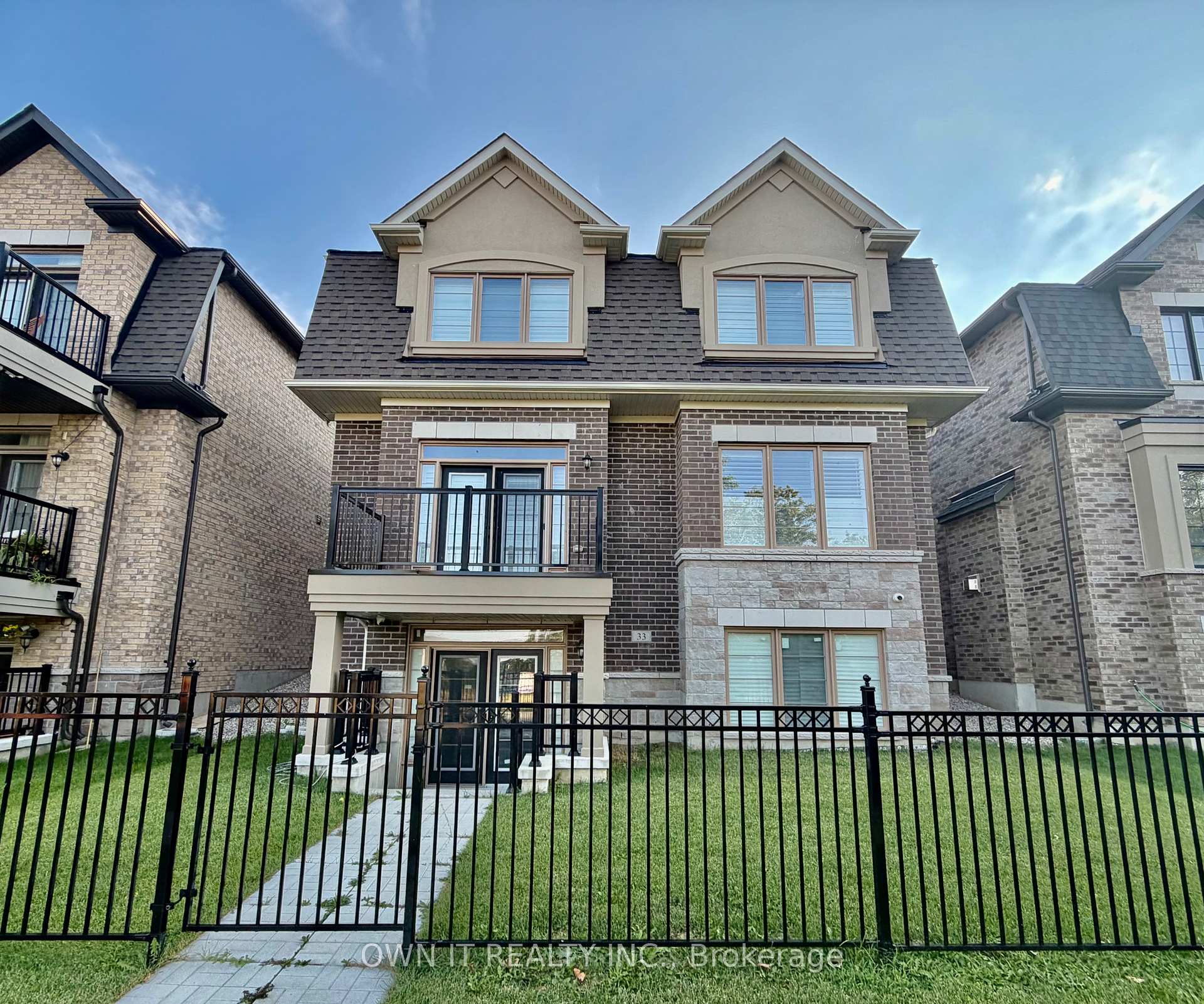Photo 40 of 33 Lost Canyon Way, Brampton, Credit Valley — HOMEH