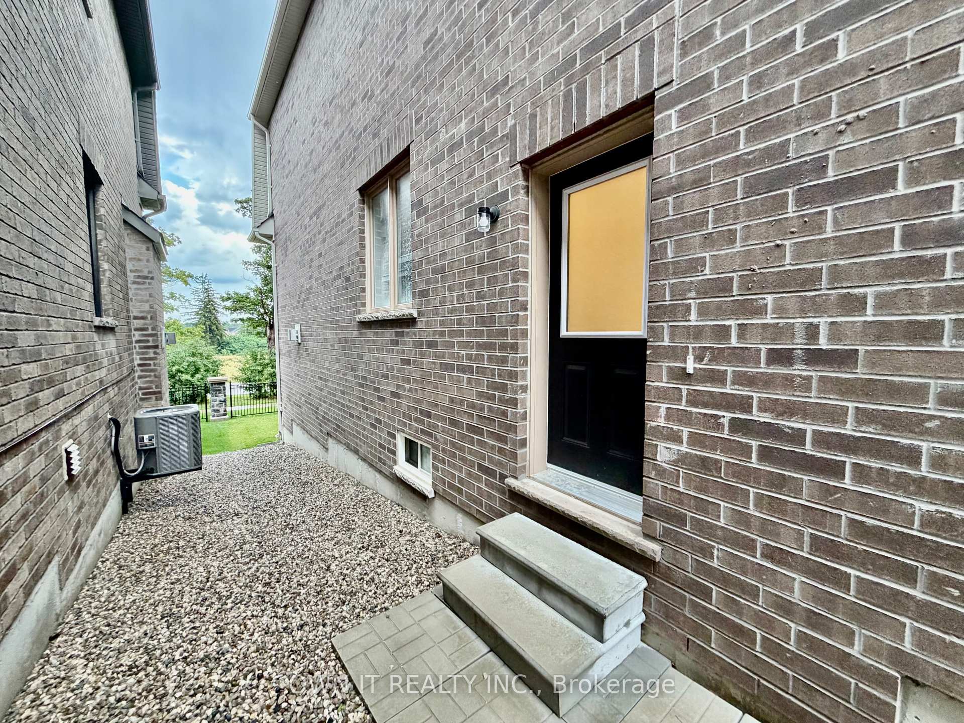 Photo 41 of 33 Lost Canyon Way, Brampton, Credit Valley — HOMEH
