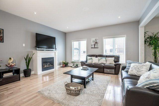 Photo 4 of 66 Carnoustie Crescent, Richmond Hill, Jefferson — HOMEH