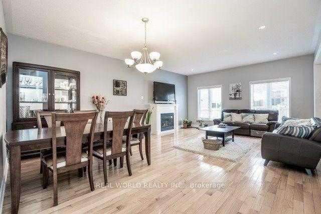 Photo 3 of 66 Carnoustie Crescent, Richmond Hill, Jefferson — HOMEH